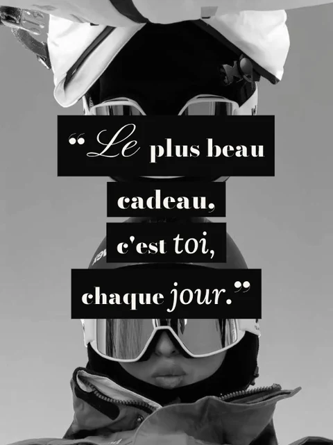 Couverture du magazine personnalisé d'un calendrier de l'Avent Lovent, photo en noir et blanc et titre en gros caractères.